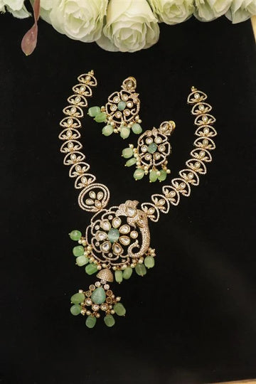 Emerald Glow Peacock Antique Necklace Set