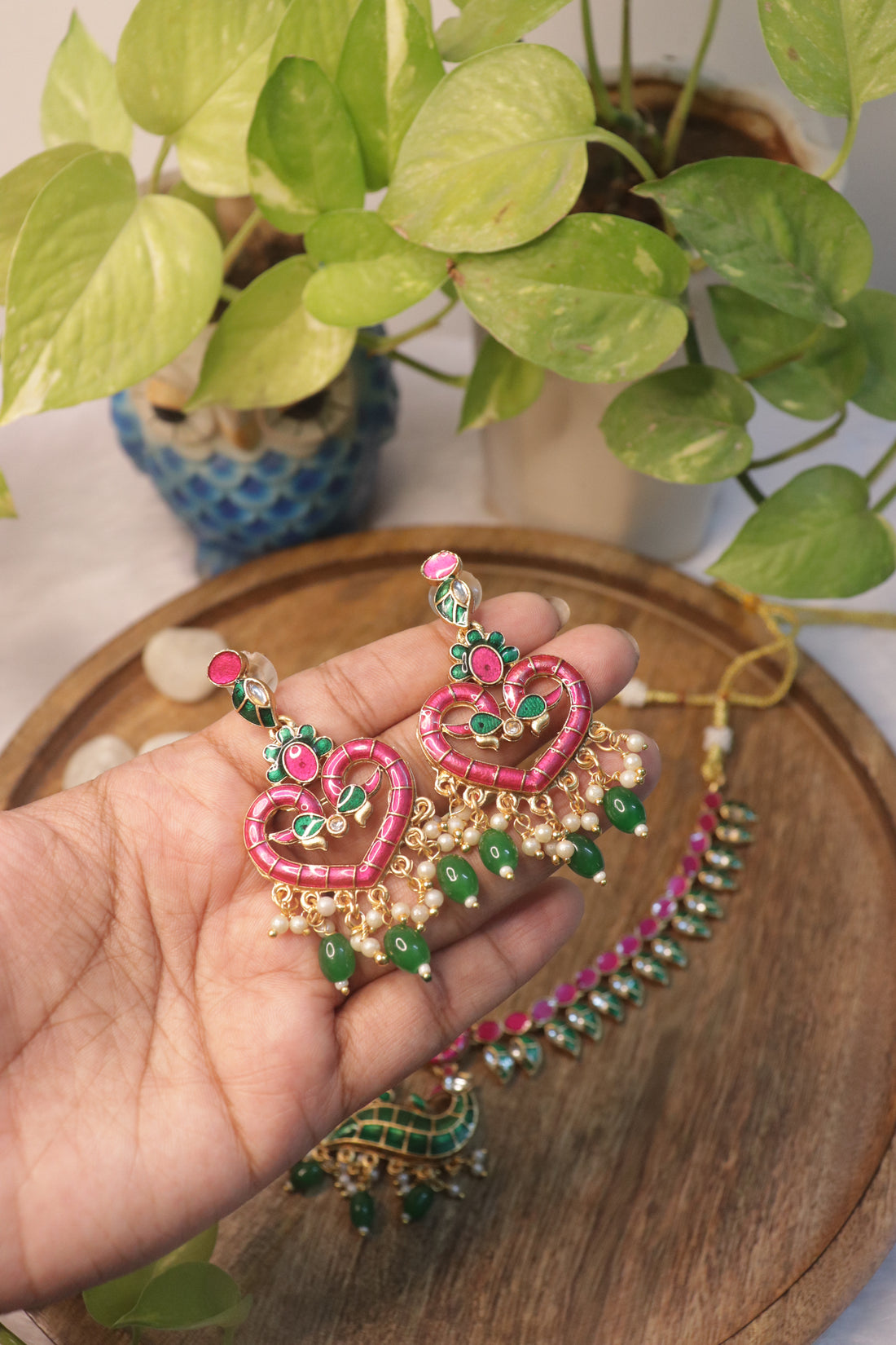 Rosette Gleam Enamel Necklace Set