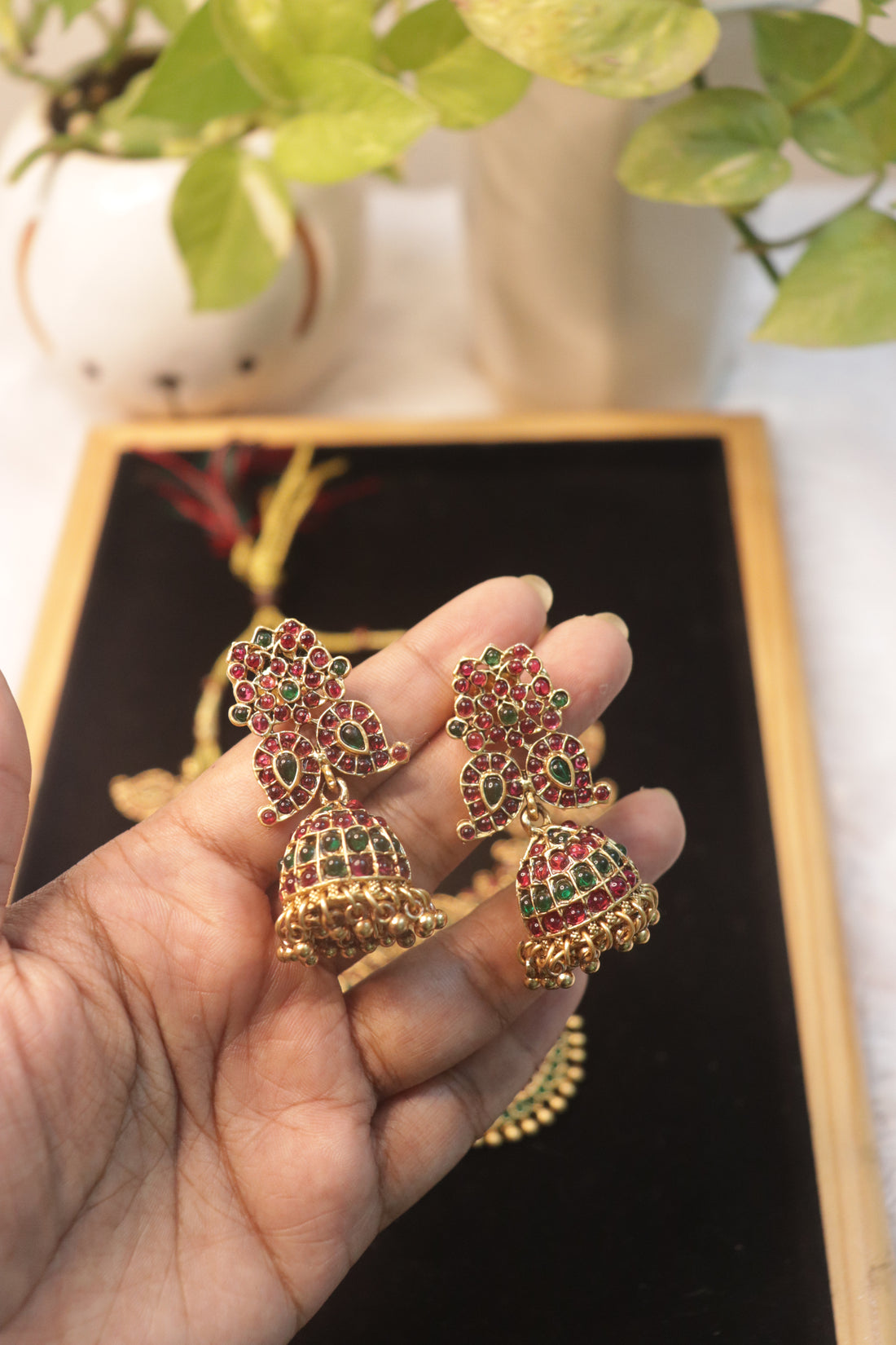 Peacock Grace Matte Necklace Set