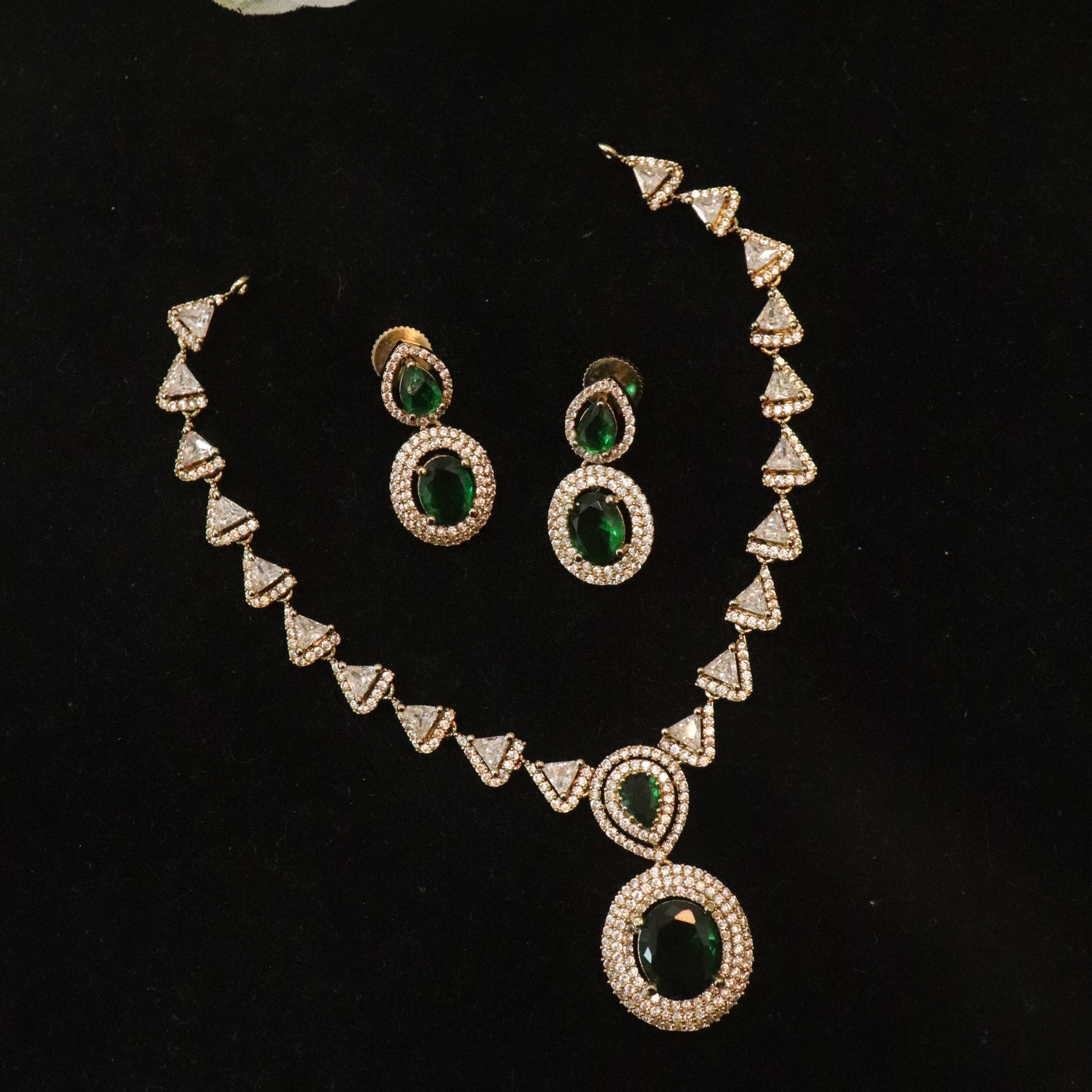 Emerald Radiance Necklace Set