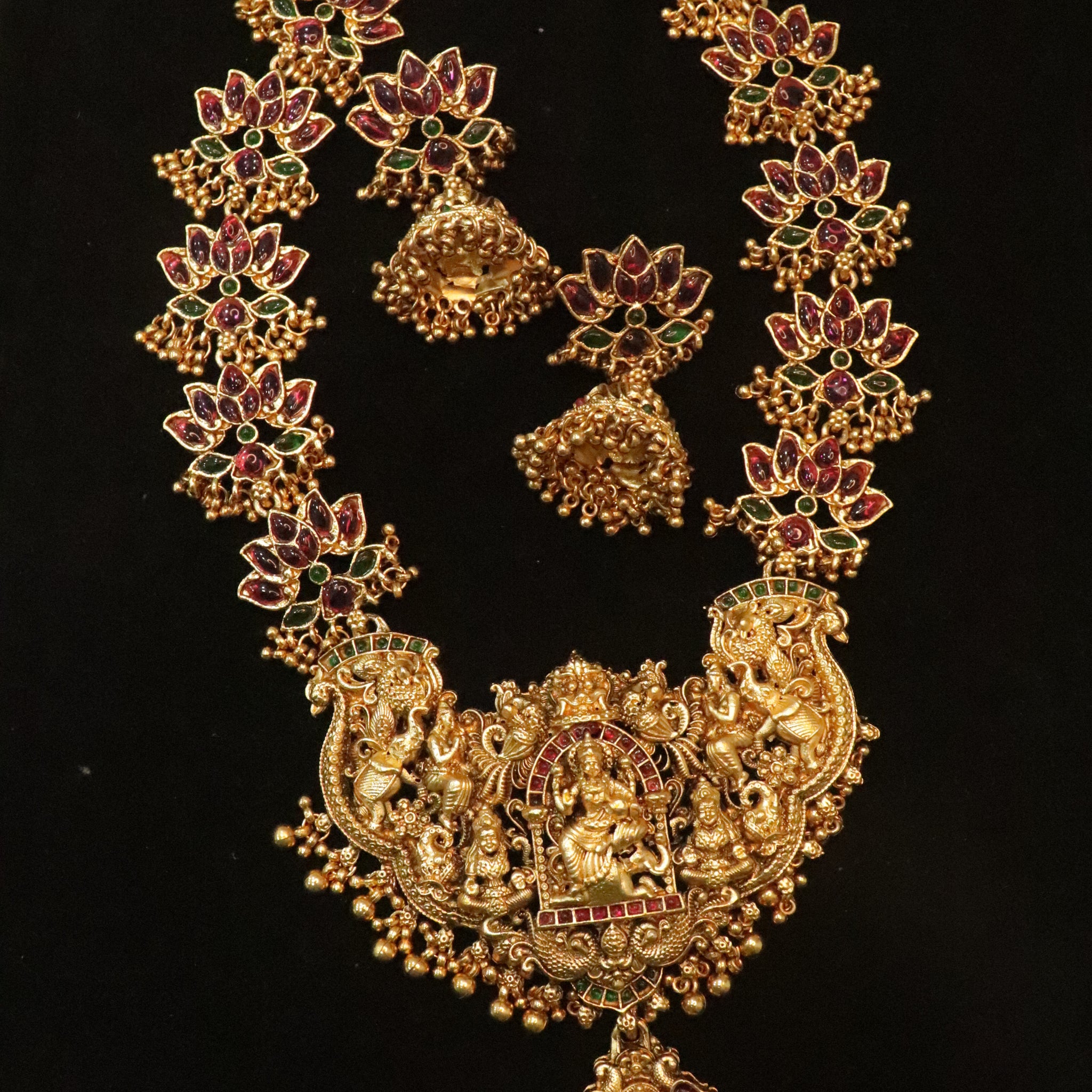 Lotus Radiance Matte Rani Haar Set