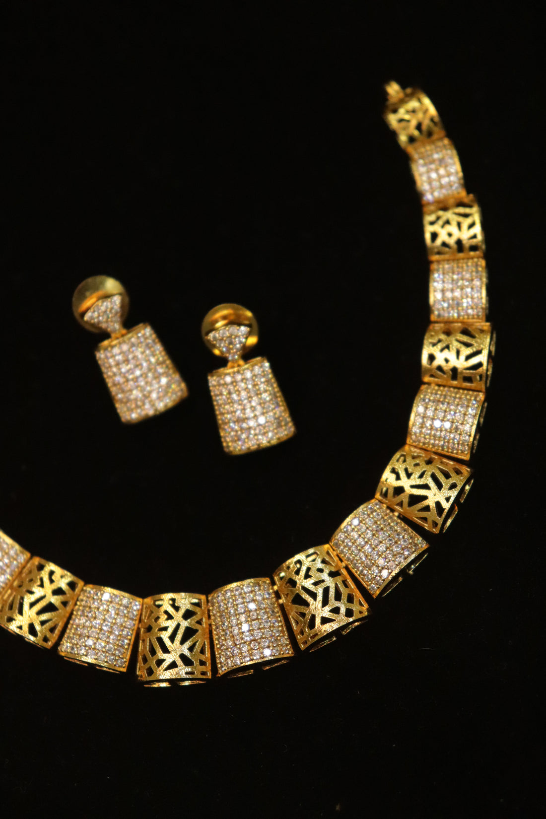 Premium White AD Geometric Necklace Set