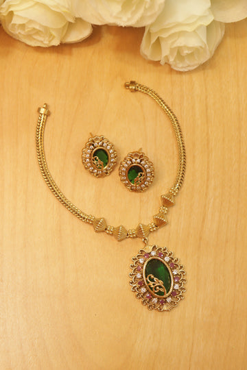 Antique Gold AD Stone Oval Emerald Pendant Necklace Set