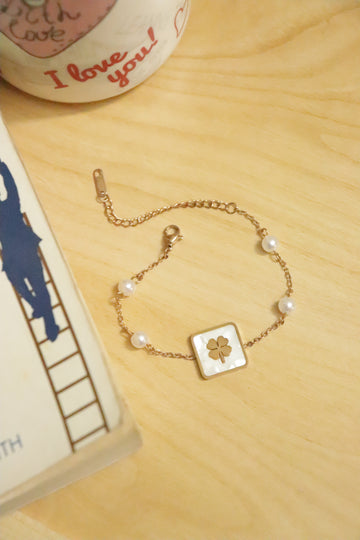 Lucky Charm Anti-Tarnish Pearl Bracelet