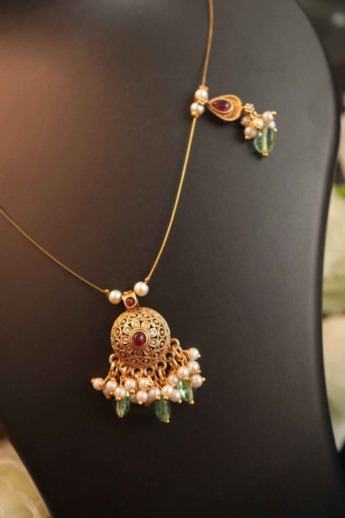 Elegant Green Beads Invisible Necklace with Pearl Dangling Pendant