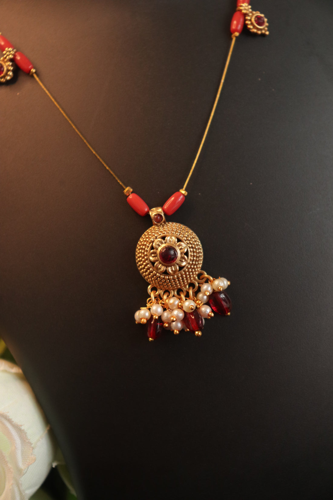 Elegant Round Pendant Invisible Chain with Pearl Hangings & Coral Beads