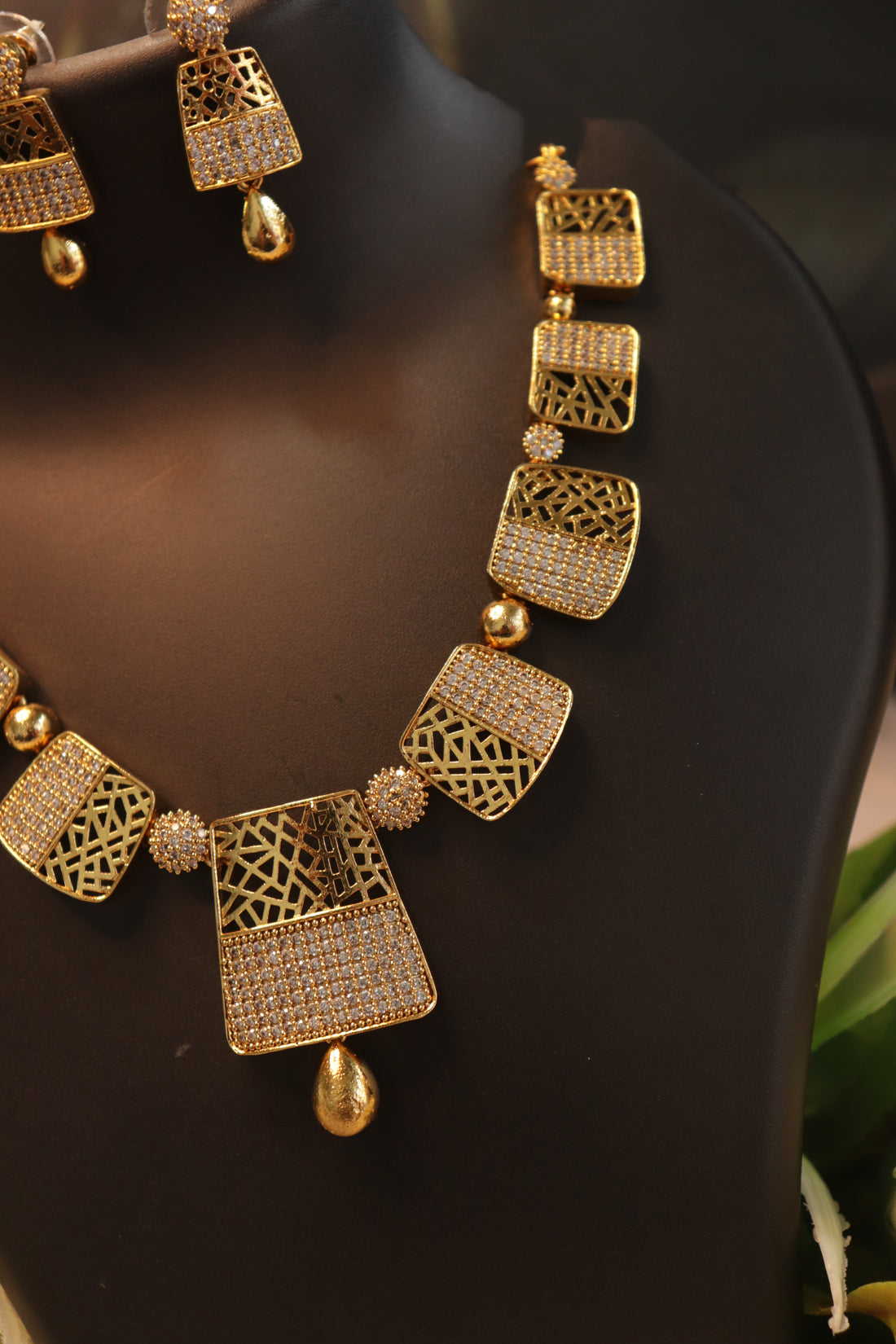 Aurelia Geometric AD Necklace Set
