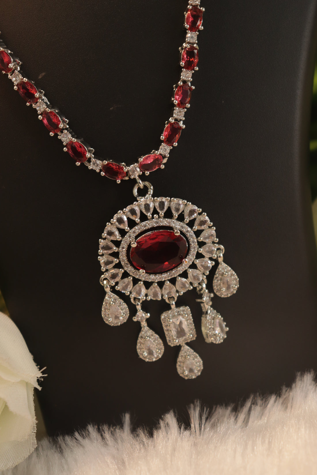 Halo Luxe Necklace Set - Red