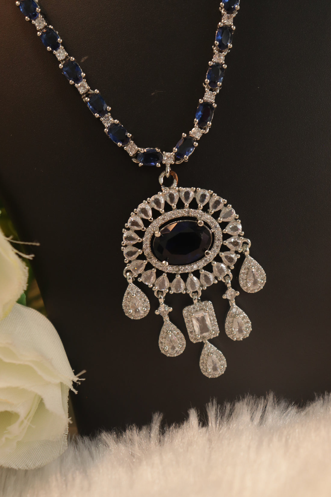 Halo Luxe Necklace Set - Blue