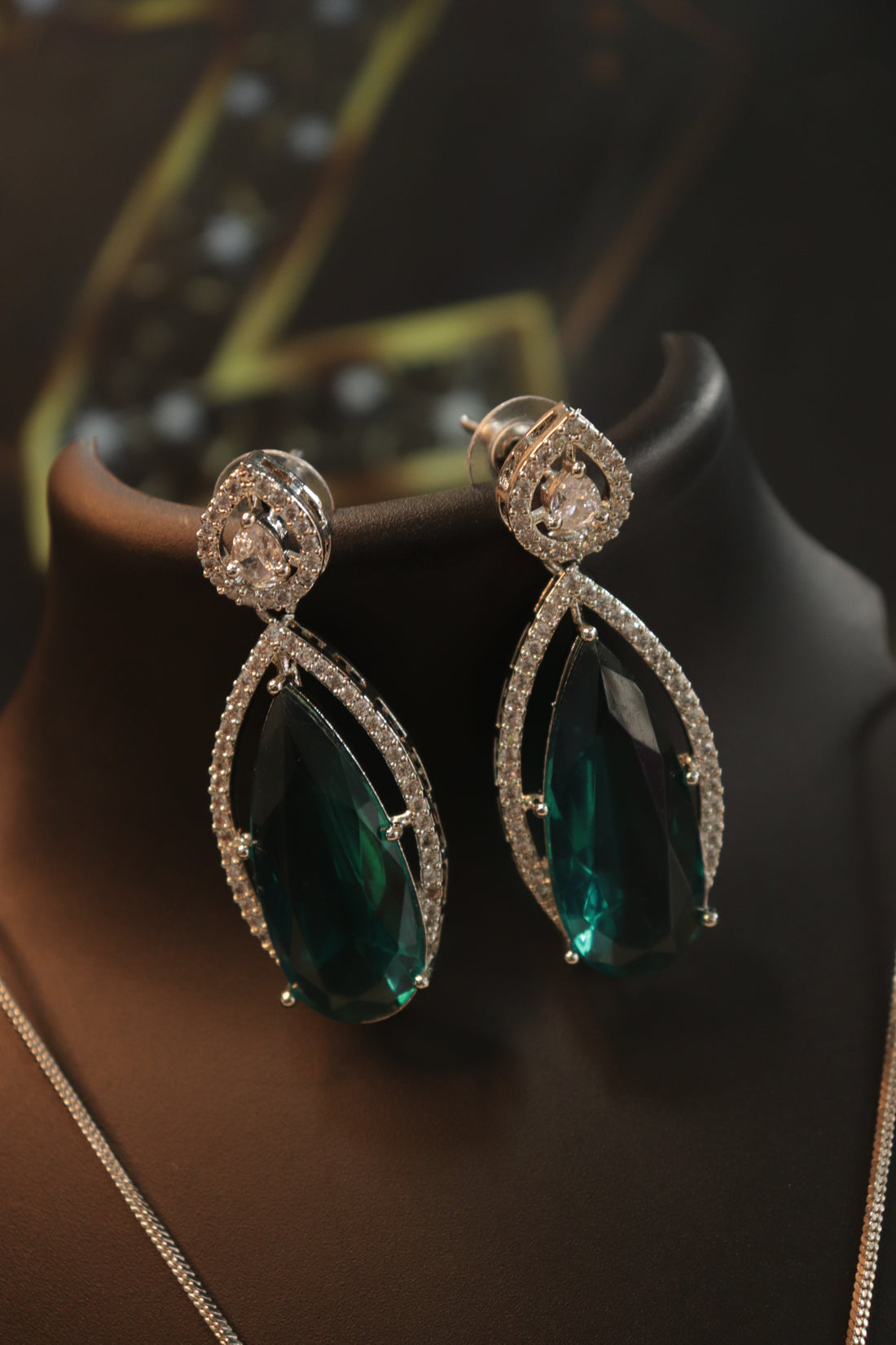 Celeste Droplet Rhodium Pendant Set - Rama Color