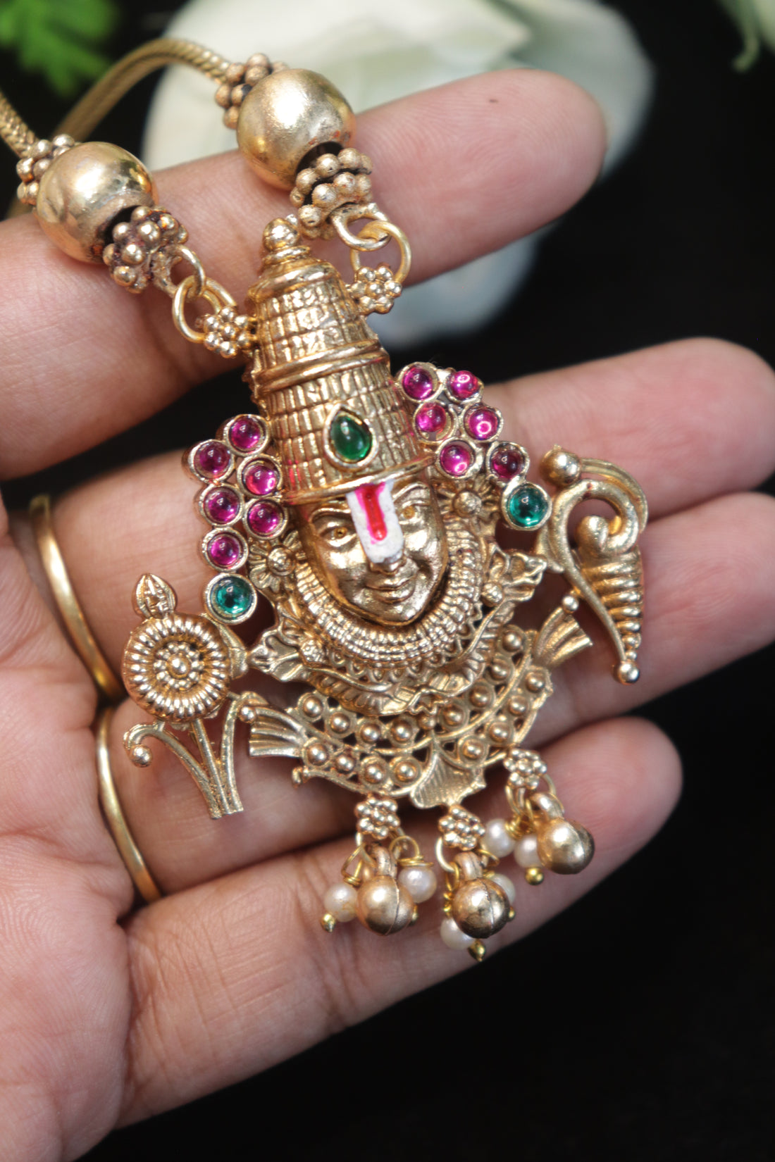 Divine Perumal Pendant Necklace Set