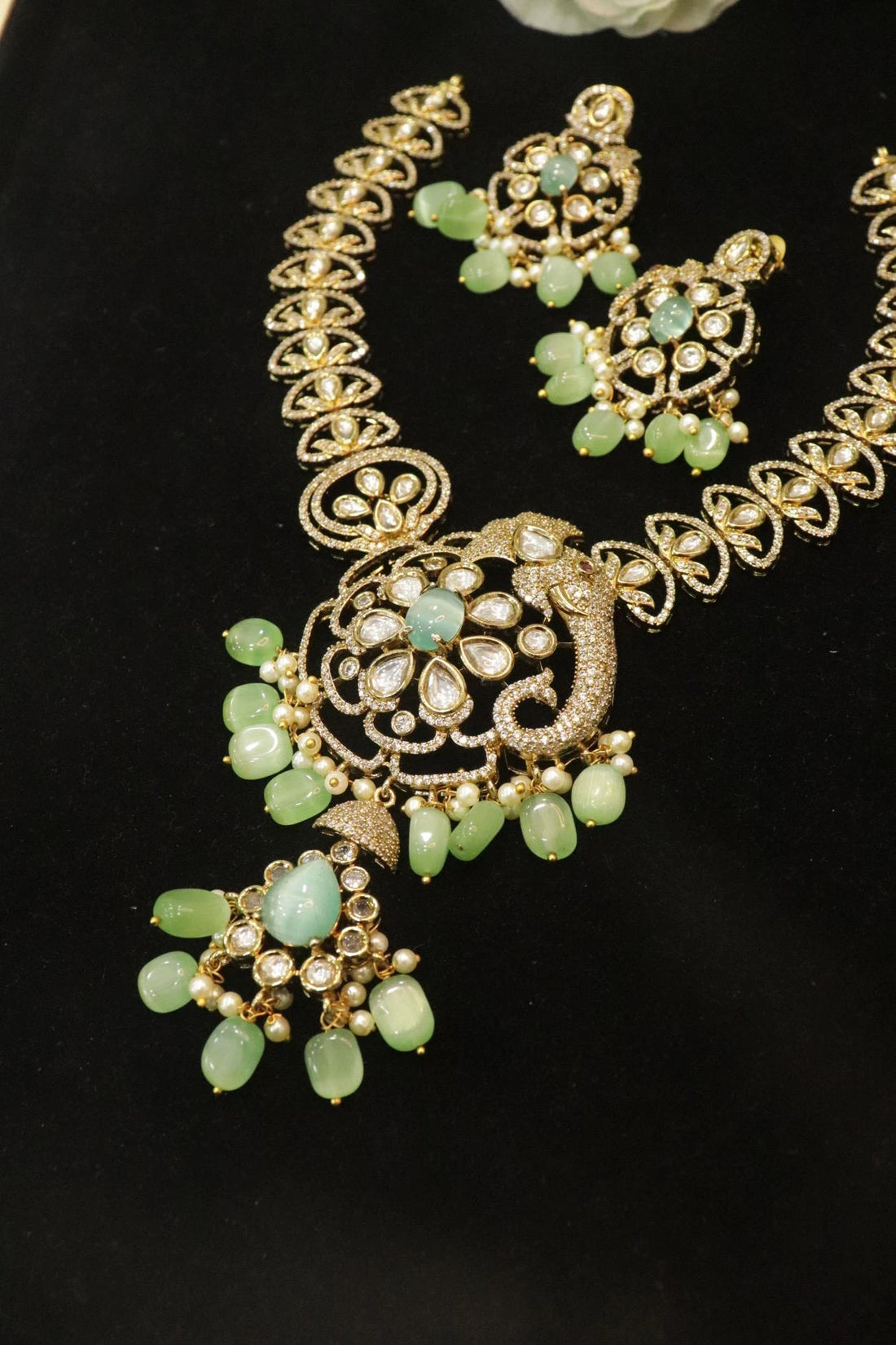 Emerald Glow Peacock Antique Necklace Set